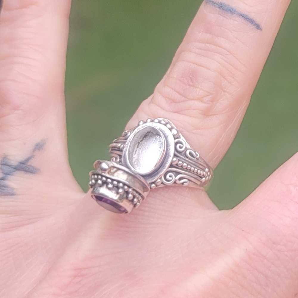 Bali Poison Locket Ring Amethist in Filigree Sterling Silver - Picture 8 of 13